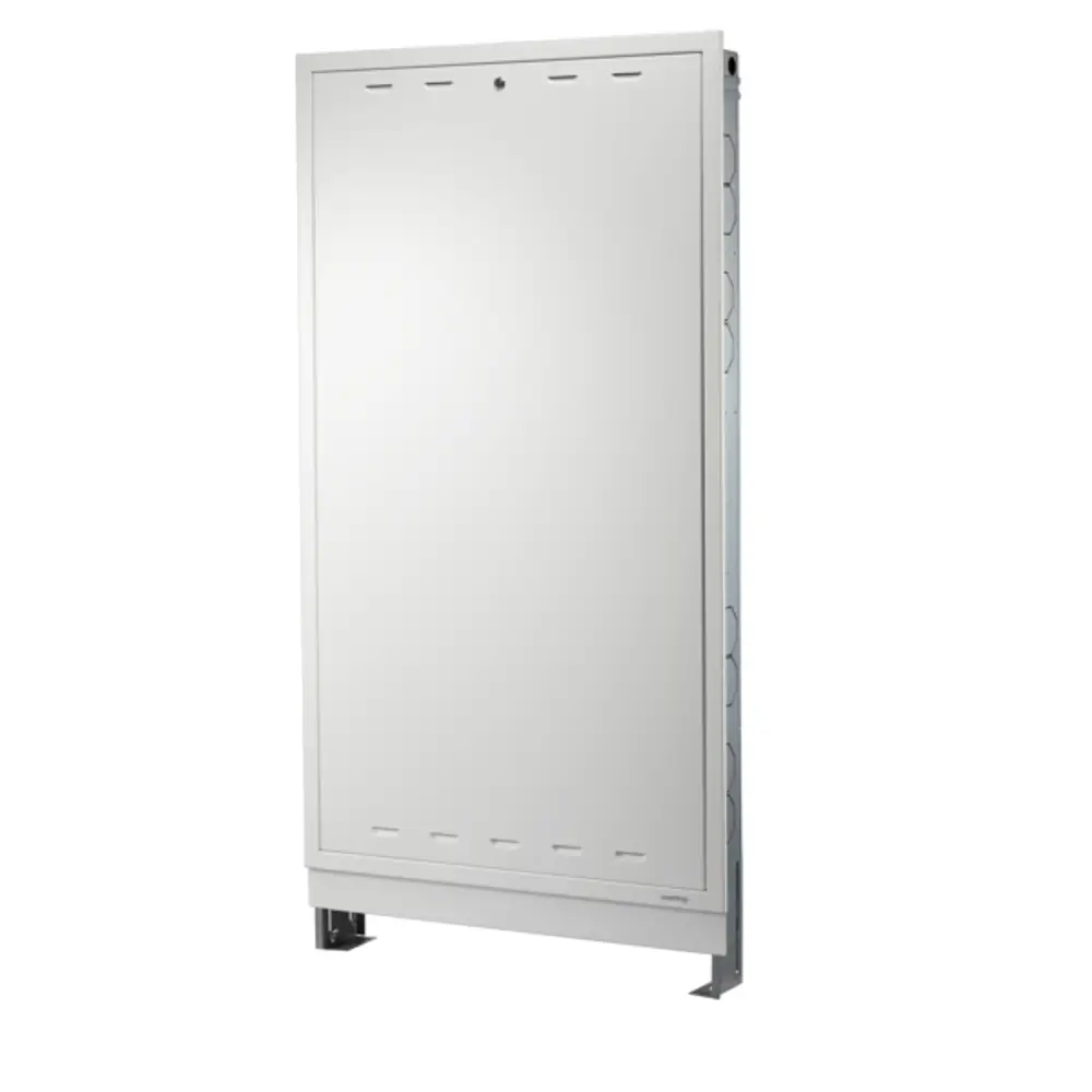 Oventrop Unterputzschrank in vertikaler Bauweise, mit glatter Front und seitlichen Lüftungsschlitzen, für die Installation von Heizkreisverteilern.